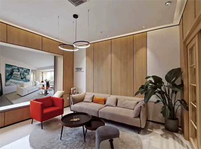 ​该选择成品衣柜还是定制衣柜？